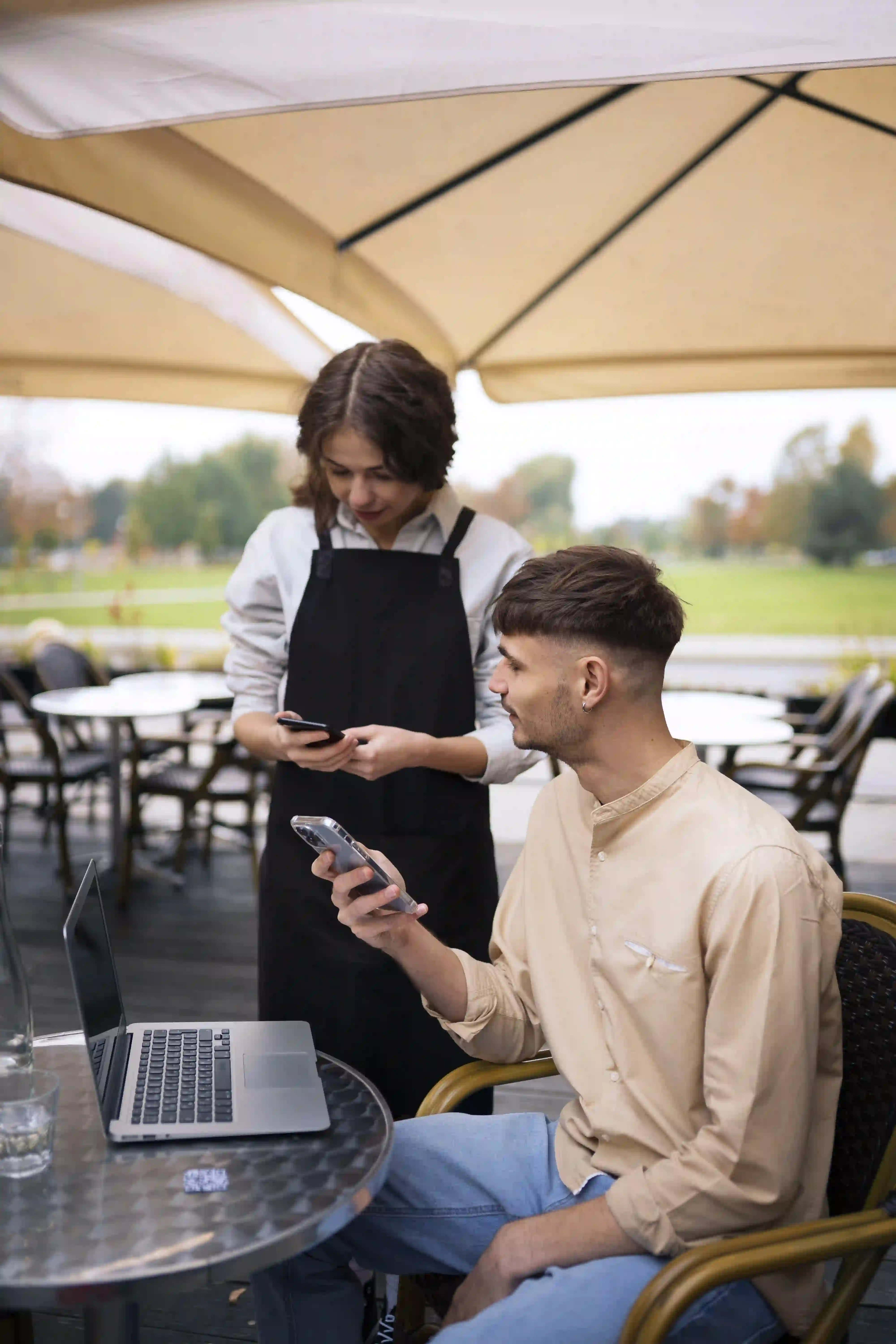 pay-with-smartphone-travel-esim